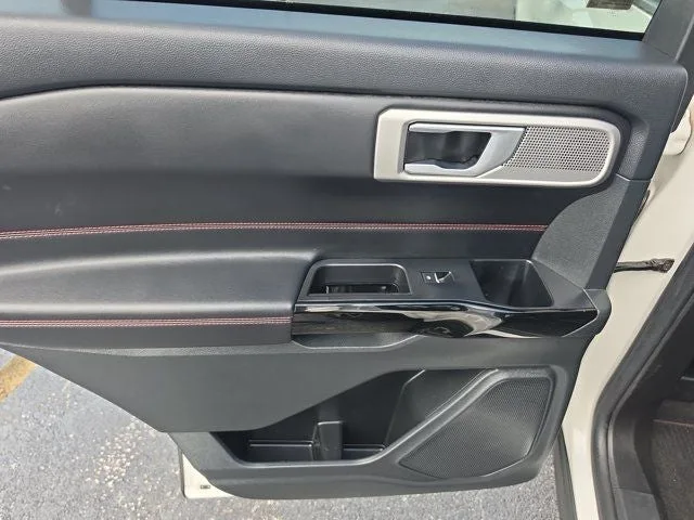 2023 Ford Explorer ST-Line photo 12