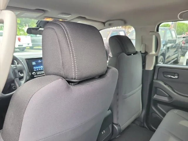 2024 Nissan Frontier SV photo 12
