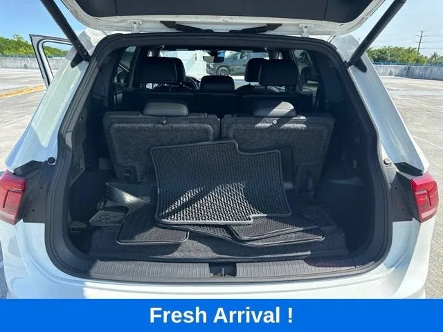 2023 Volkswagen Tiguan SE R-Line Black photo 4