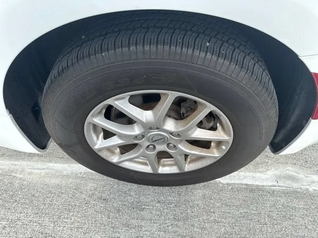 2024 Chrysler Pacifica Touring photo 17