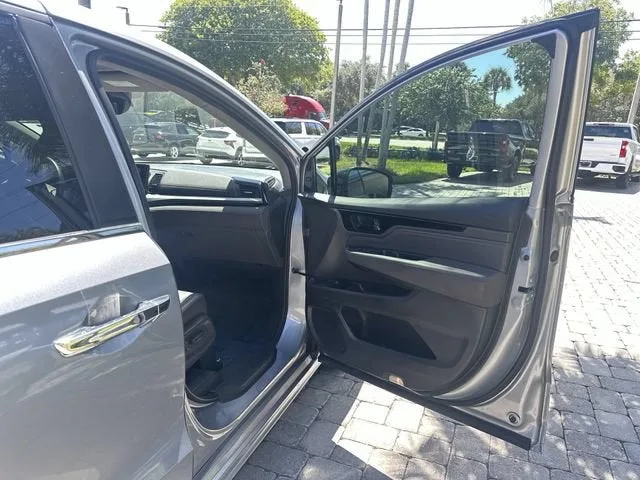 2023 Honda Odyssey Touring photo 23