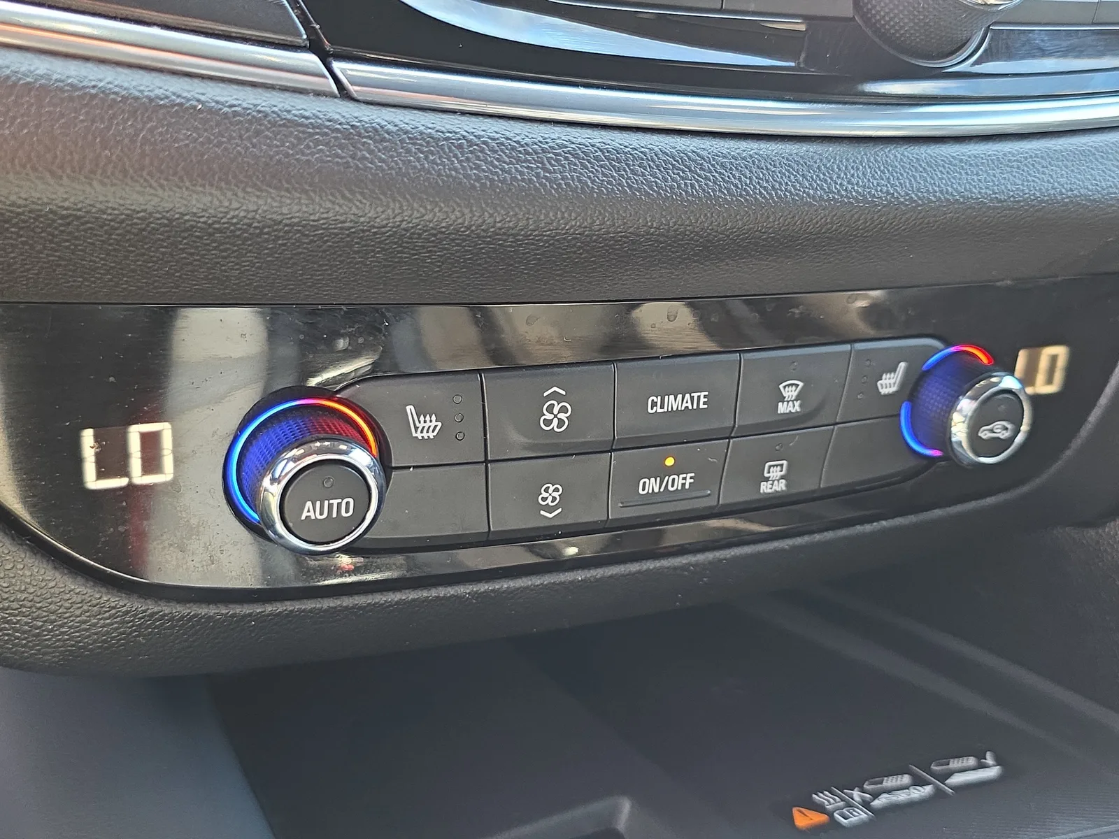 2024 Buick Enclave Essence photo 30