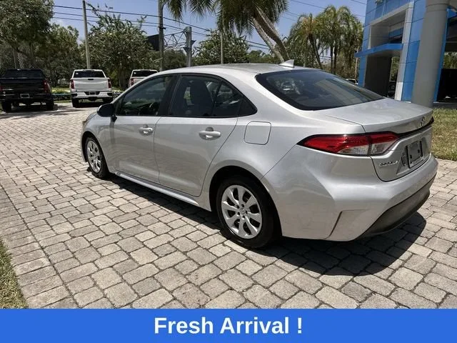 2024 Toyota Corolla LE photo 32