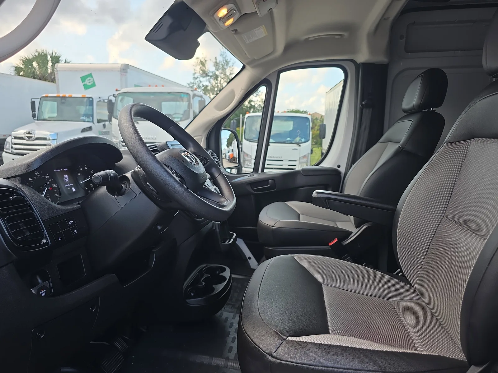 2025 RAM ProMaster Cargo Van Tradesman photo 21