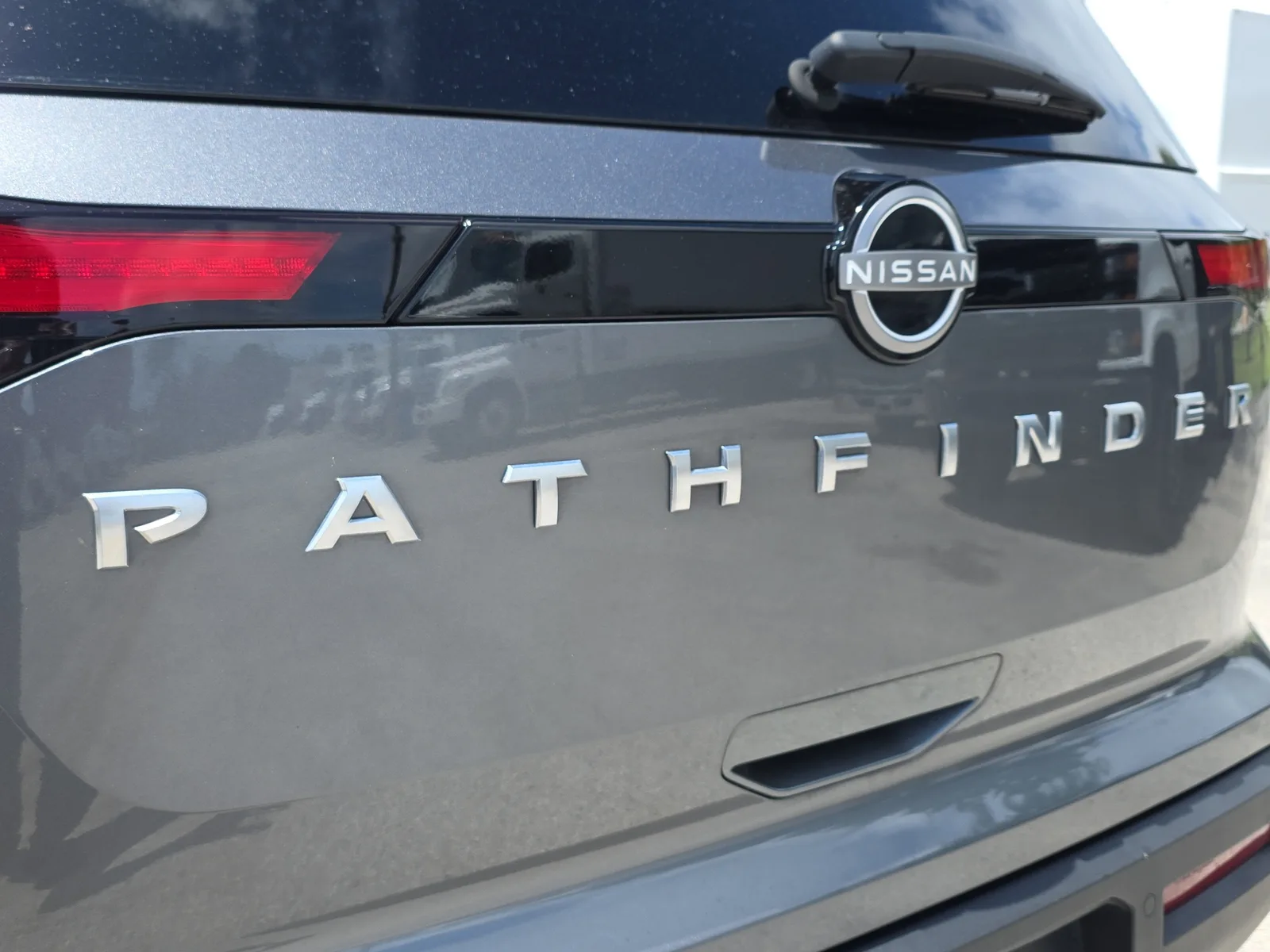 2024 Nissan Pathfinder S photo 10