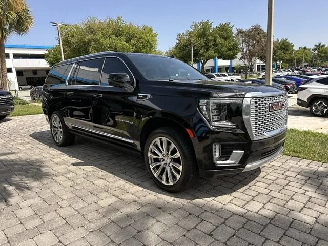 2023 GMC Yukon XL Denali photo 16
