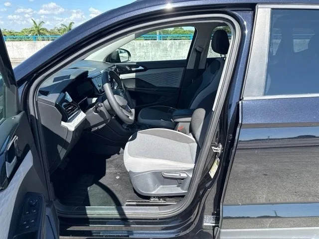 2022 Volkswagen Taos S photo 2