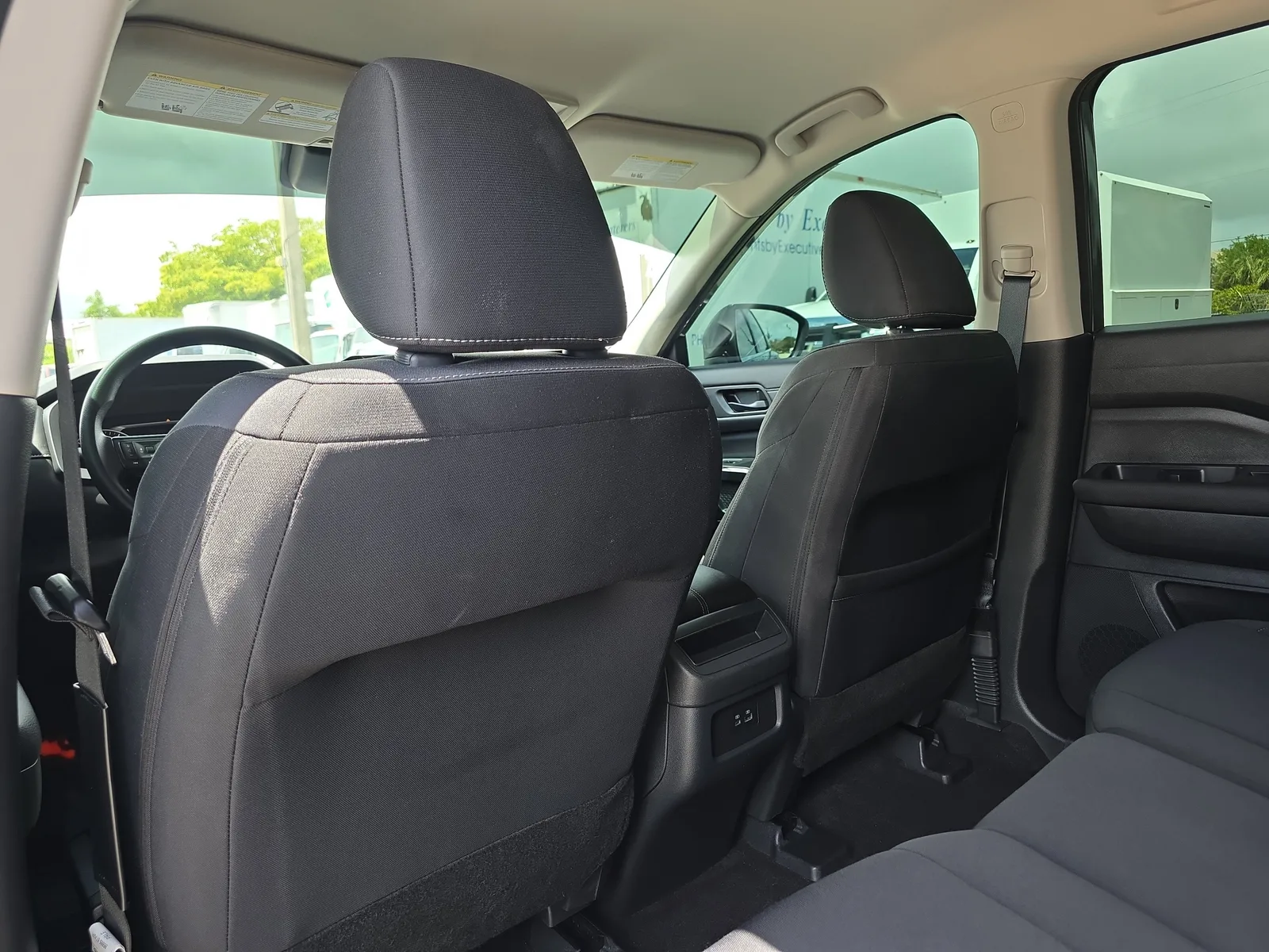 2024 Nissan Pathfinder S photo 17