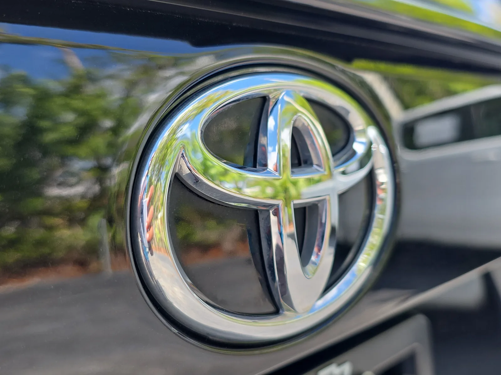 2024 Toyota RAV4 XLE photo 9