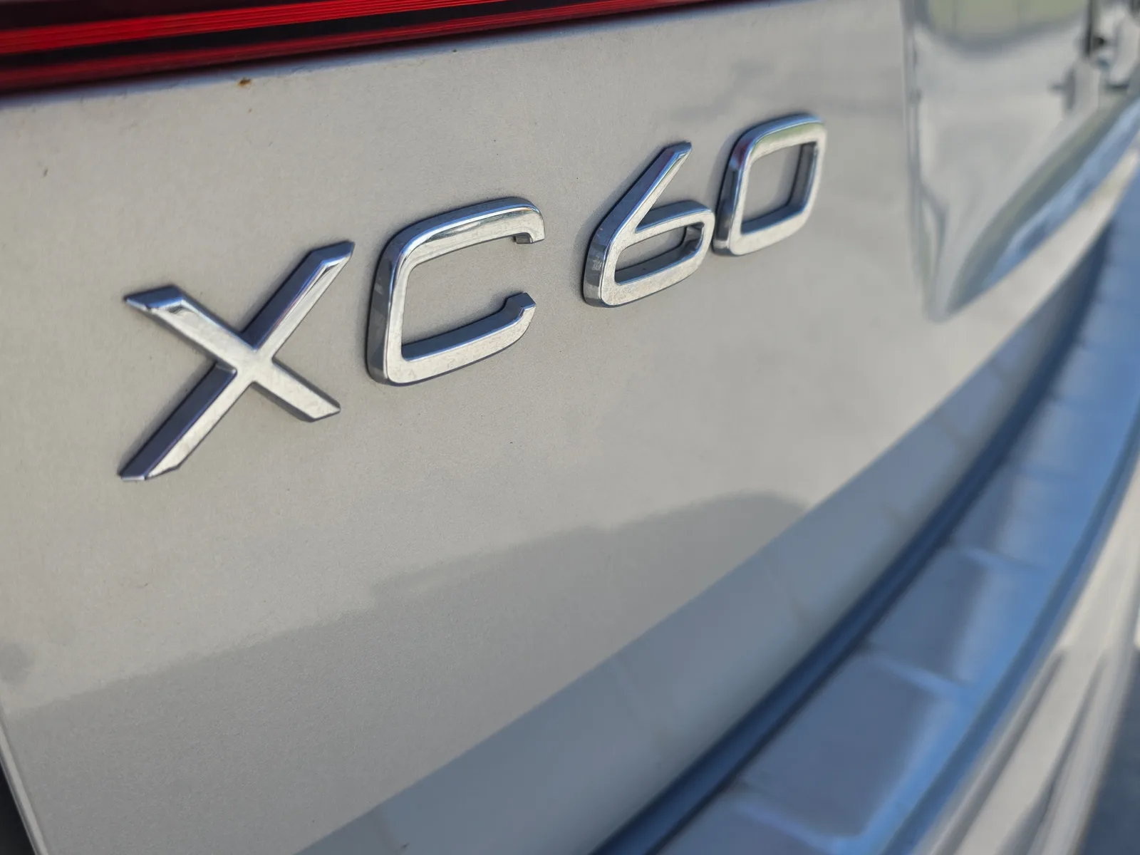 2024 Volvo XC60 Plus Dark Theme photo 10