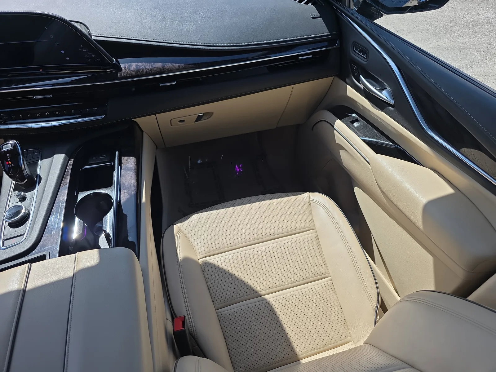 2023 Cadillac Escalade Premium Luxury photo 21
