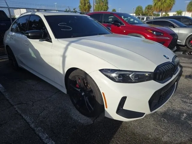 2023 BMW 3 Series 330i photo 4