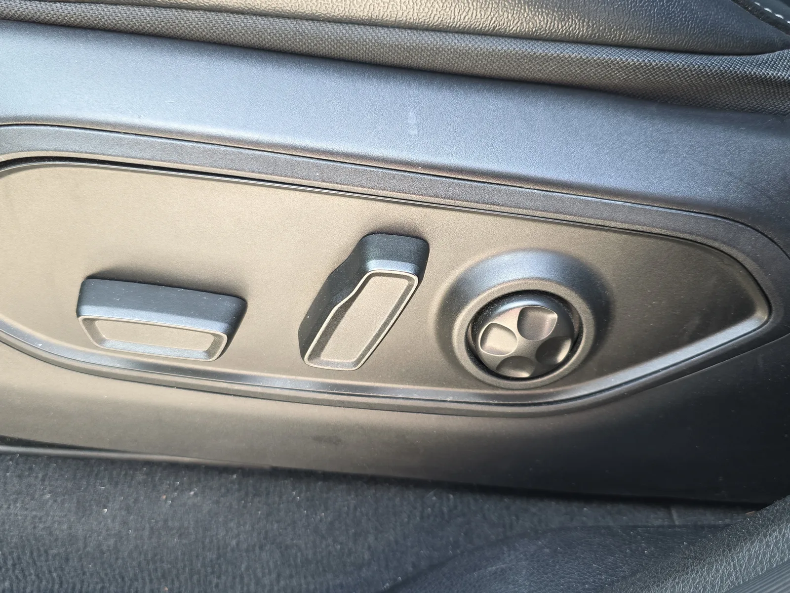 2024 Jeep Grand Cherokee Altitude photo 23