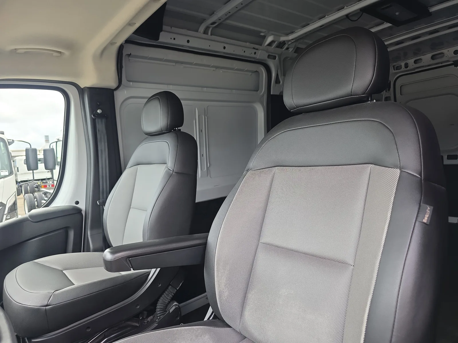 2025 RAM ProMaster Cargo Van Tradesman photo 22