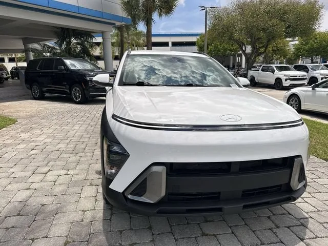 2025 Hyundai Kona SEL photo 18
