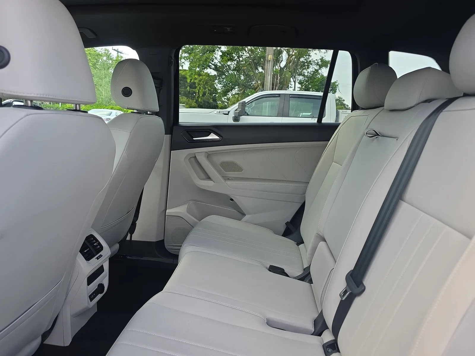 2023 Volkswagen Tiguan SE R-Line Black photo 15