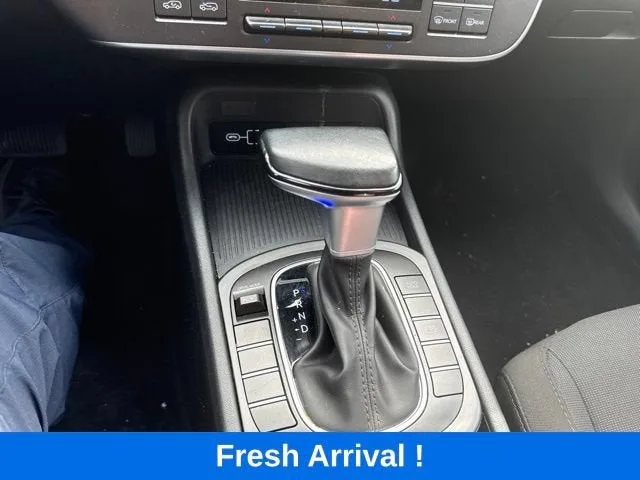 2025 Hyundai Kona SEL photo 8