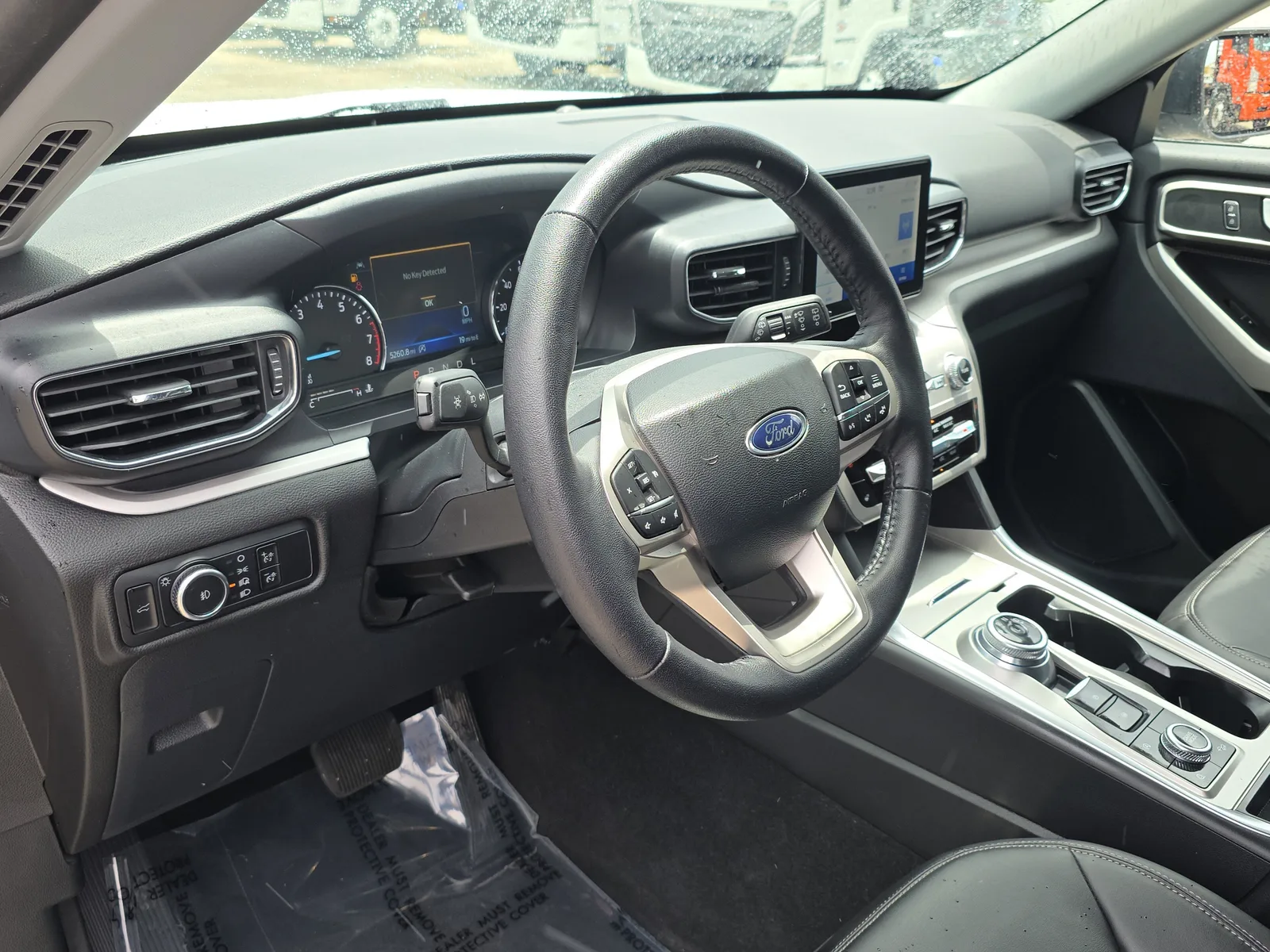 2024 Ford Explorer XLT photo 23
