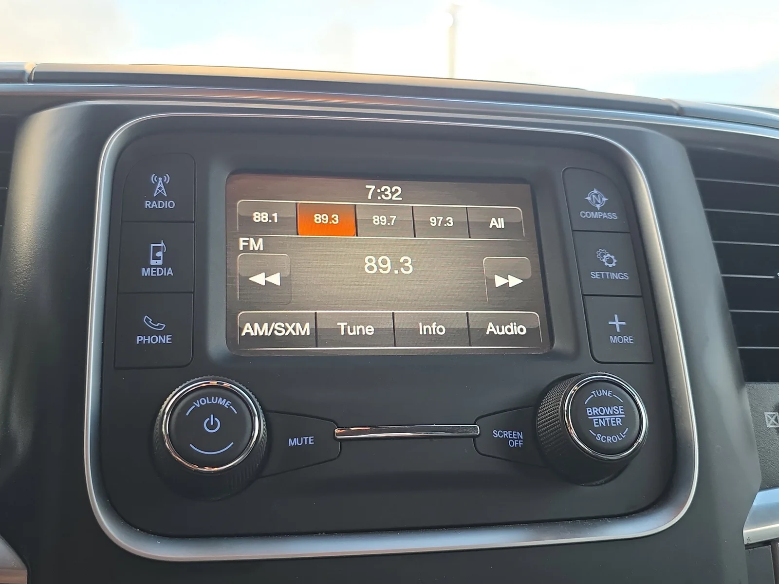 2024 RAM 1500 Classic SLT photo 29