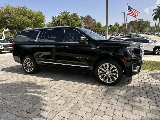 2023 GMC Yukon XL Denali photo 15
