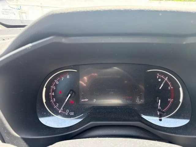 2023 Toyota RAV4 XLE photo 5