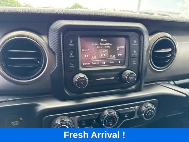 2021 Jeep Gladiator Willys Sport photo 6
