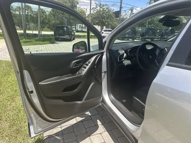 2022 Chevrolet Trax LT photo 22
