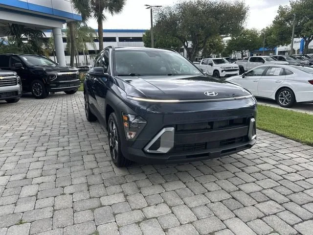 2025 Hyundai Kona SEL photo 17