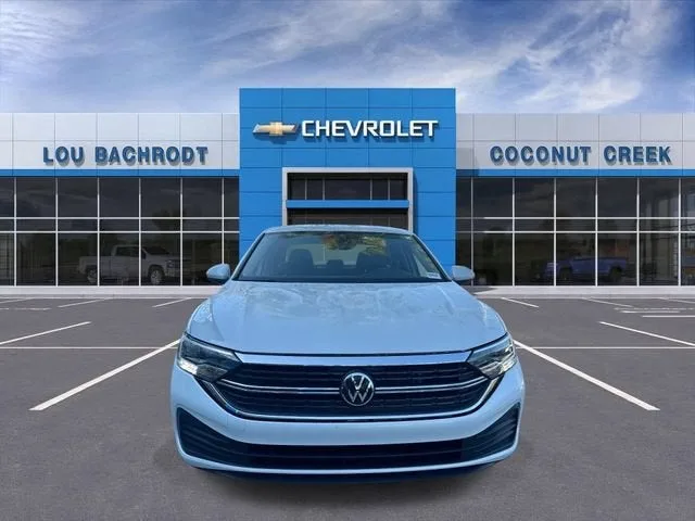2024 Volkswagen Jetta SE photo 3