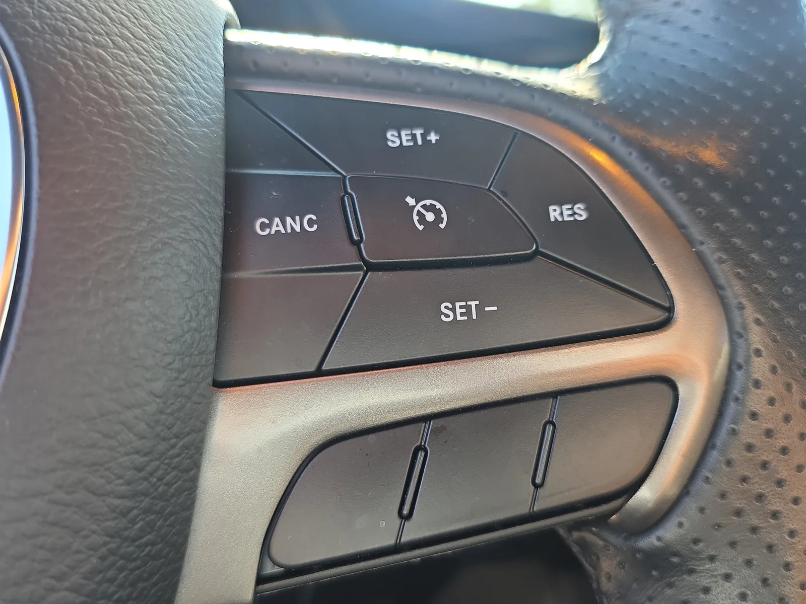 2023 Dodge Durango SXT photo 28