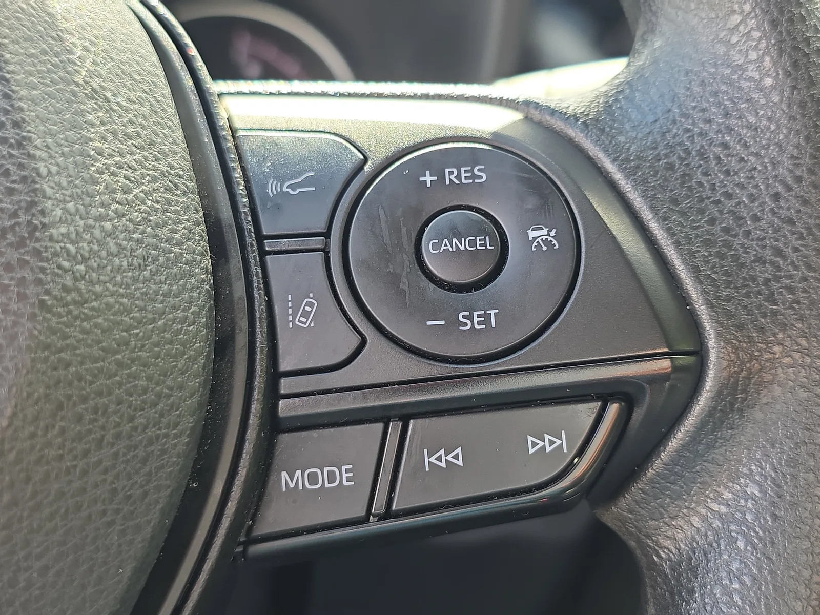 2024 Toyota RAV4 XLE photo 32
