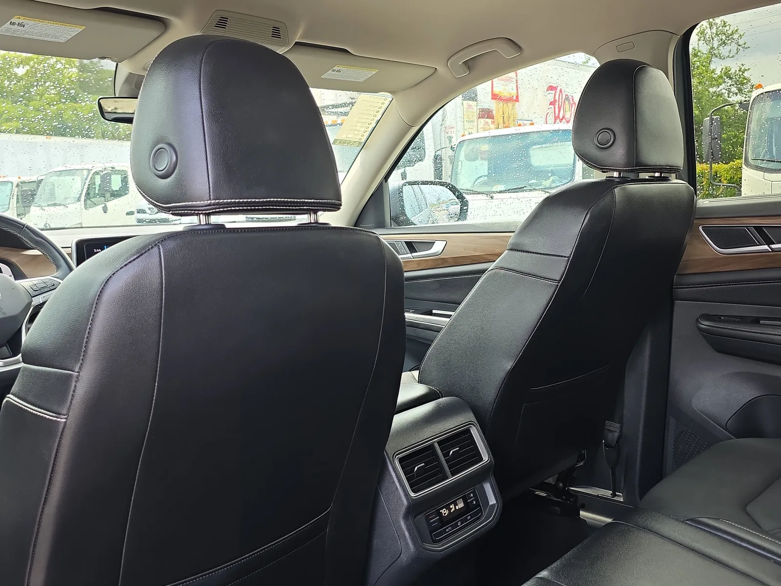 2024 Volkswagen Atlas 2.0T SE w/Technology photo 15
