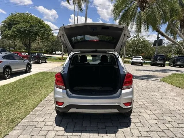 2022 Chevrolet Trax LT photo 28