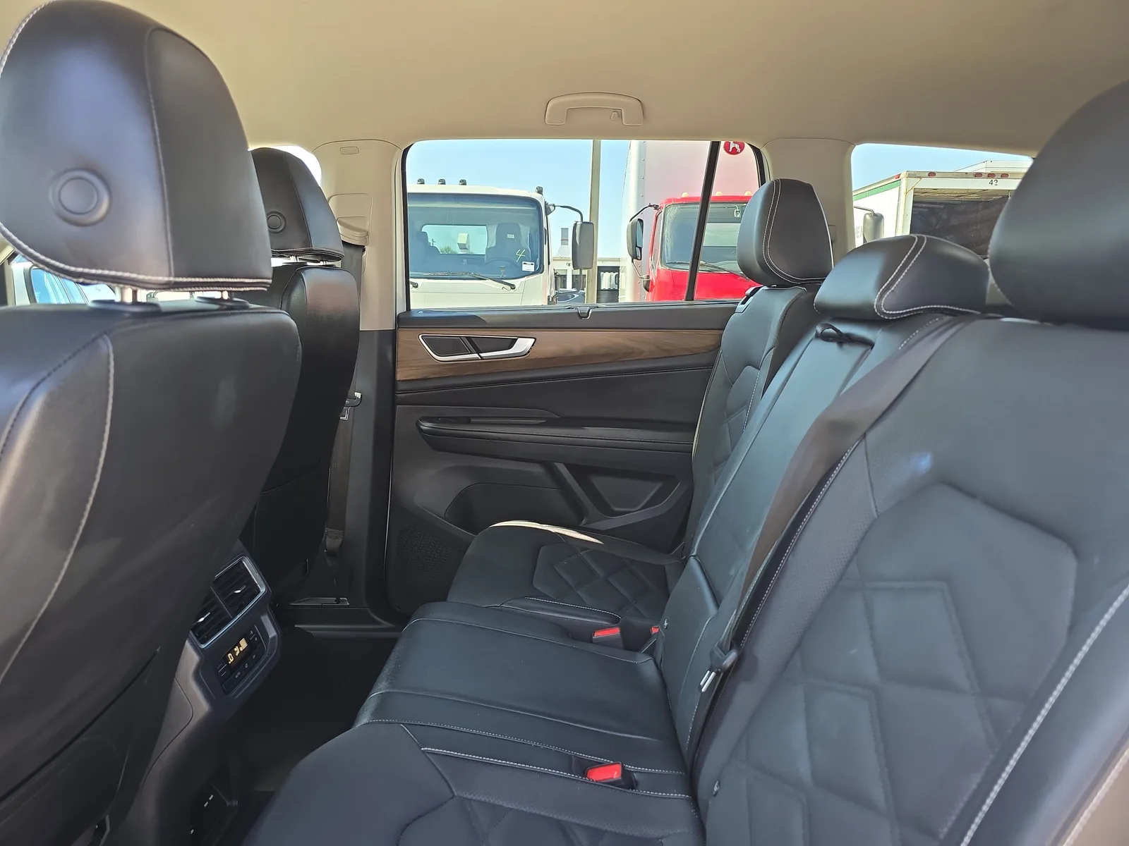 2024 Volkswagen Atlas 2.0T SE w/Technology photo 16