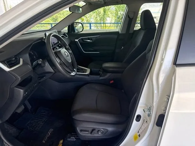 2023 Toyota RAV4 XLE photo 2