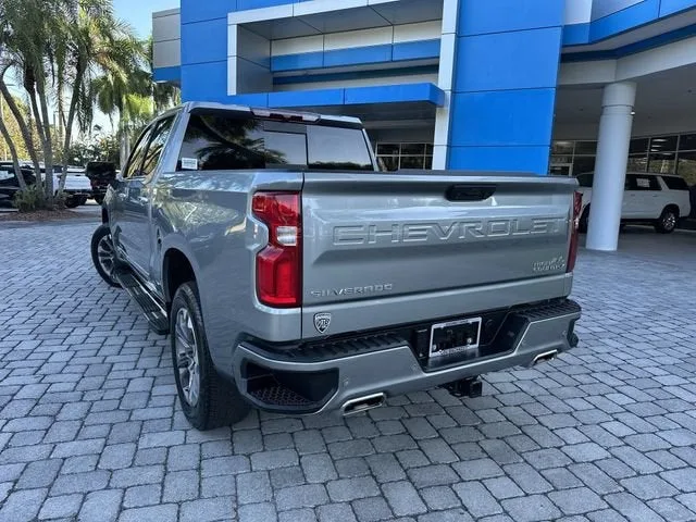 2024 Chevrolet Silverado 1500 High Country photo 12