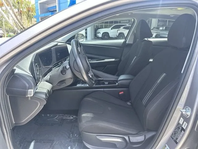 2025 Hyundai Elantra SEL Convenience photo 30
