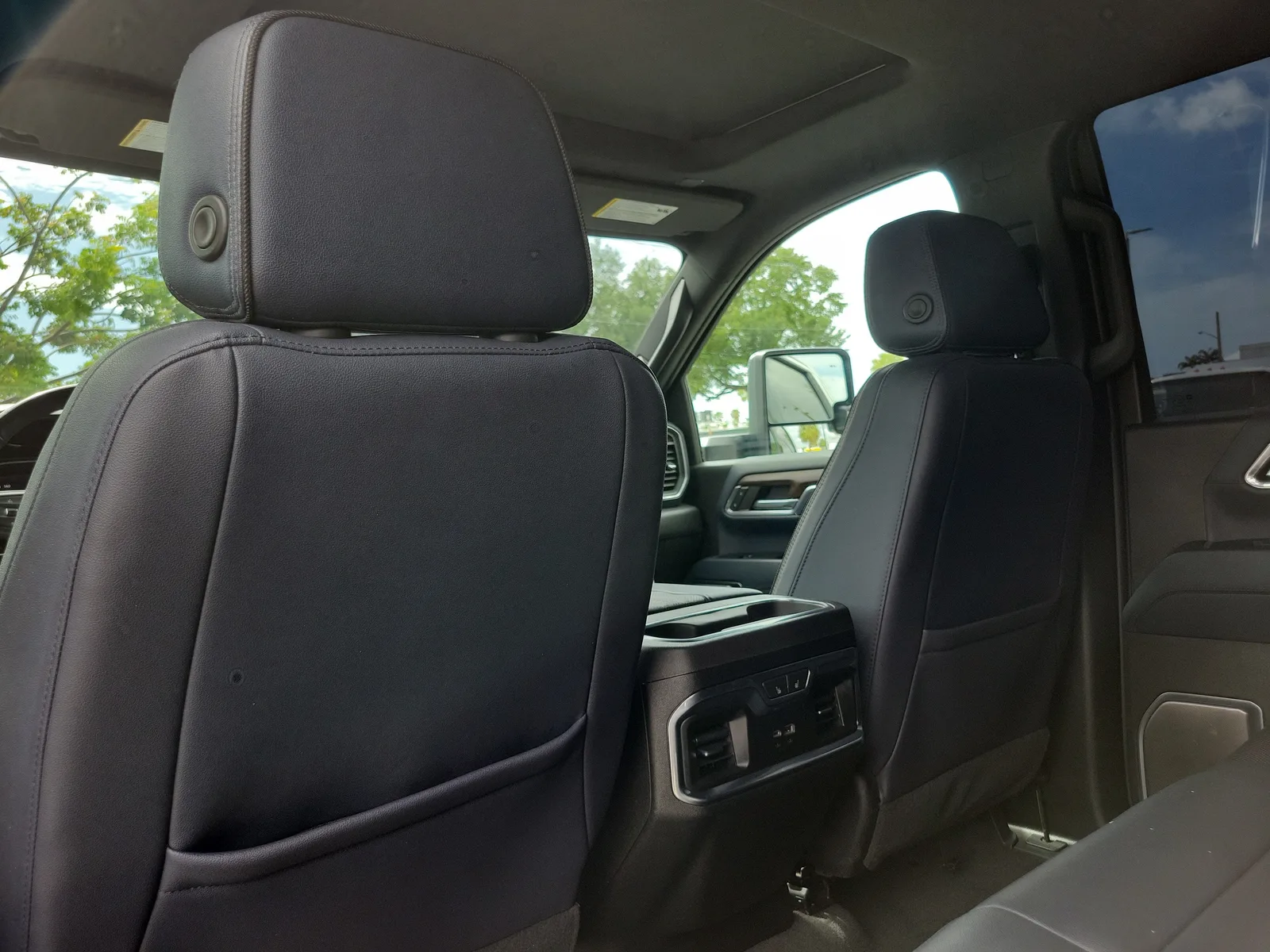 2024 Chevrolet Silverado 2500 HD High Country photo 15