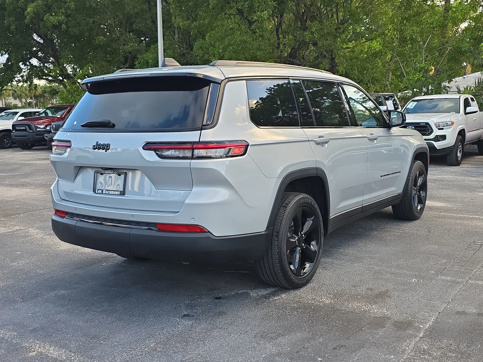 2023 Jeep Grand Cherokee L Altitude photo 7