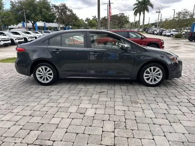 2023 Toyota Corolla LE photo 14