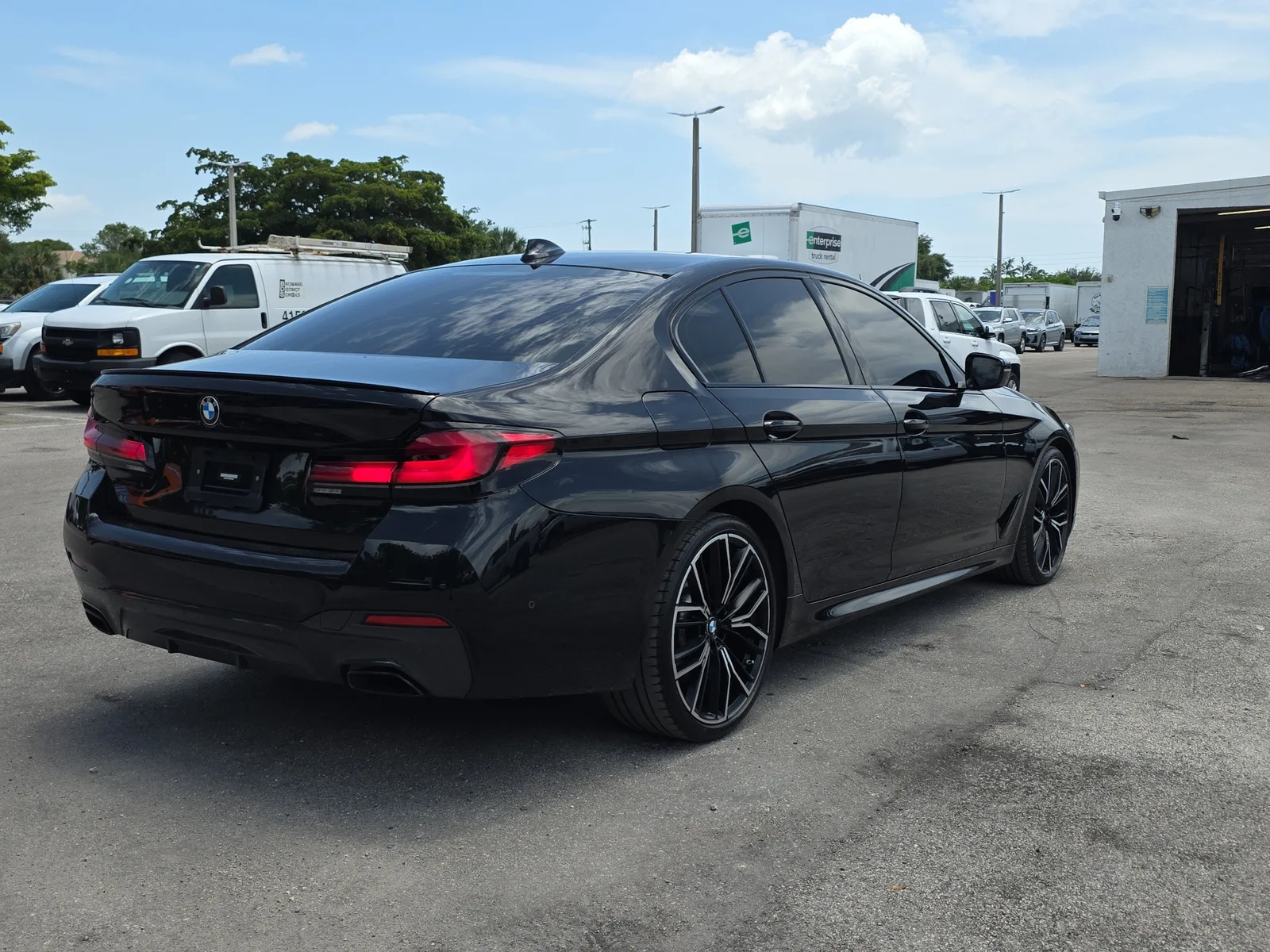2023 BMW 5 Series 530i photo 7