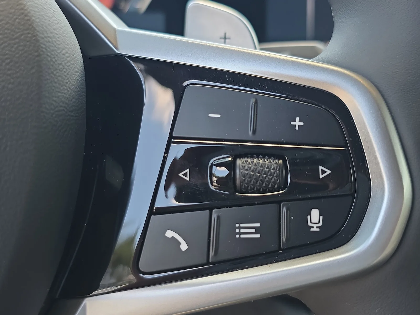 2025 BMW 2 Series 230i photo 27