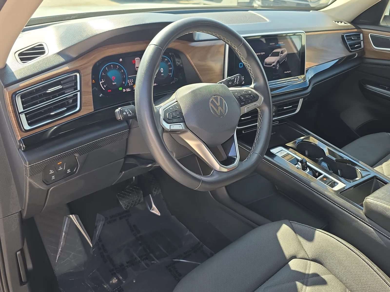 2024 Volkswagen Atlas 2.0T SE w/Technology photo 23