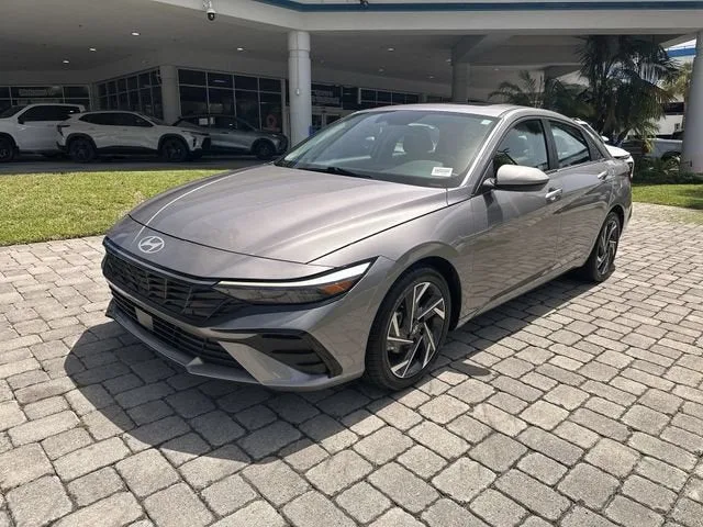 2025 Hyundai Elantra SEL Convenience photo 20