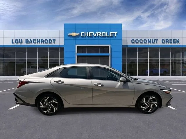 2025 Hyundai Elantra SEL Convenience photo 9