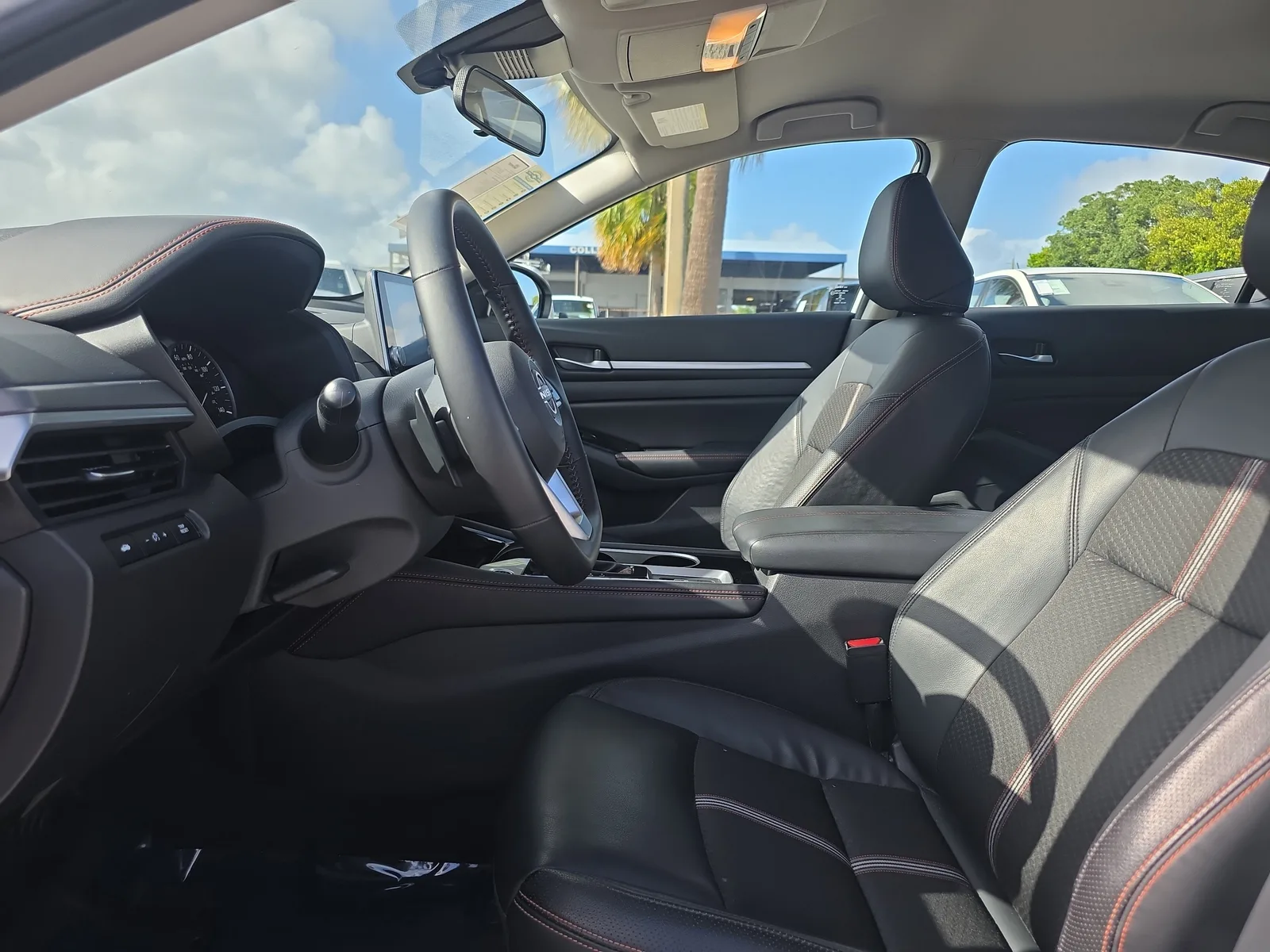 2025 Nissan Altima SR photo 28