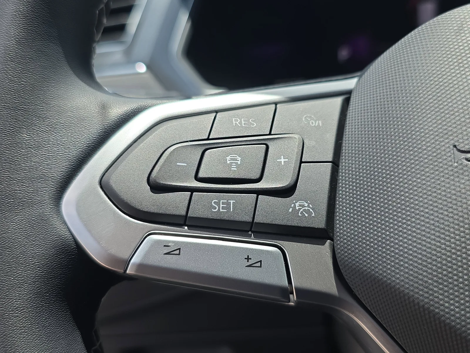 2023 Volkswagen Tiguan SE R-Line Black photo 27