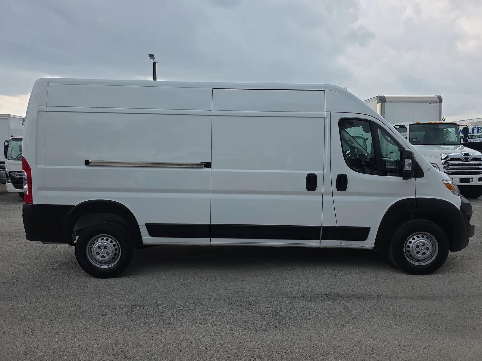 2024 RAM ProMaster Cargo Van Tradesman photo 8