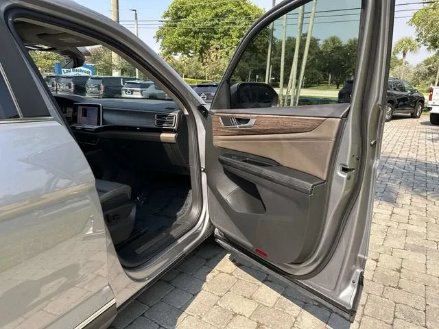 2024 Volkswagen Atlas 2.0T SEL photo 23