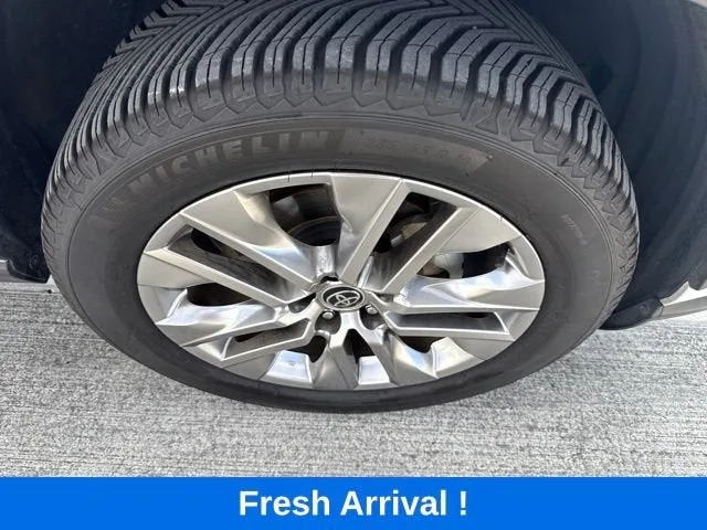2023 Toyota RAV4 Limited photo 20